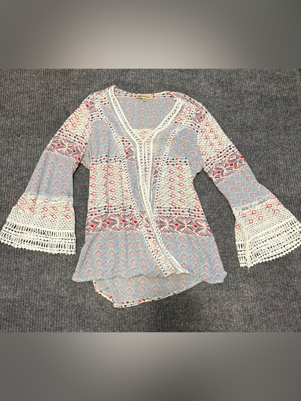 Boho Crochet-Trim Printed V-Neck Bell Sleeve Top - White/Red/Blue Sz Medium